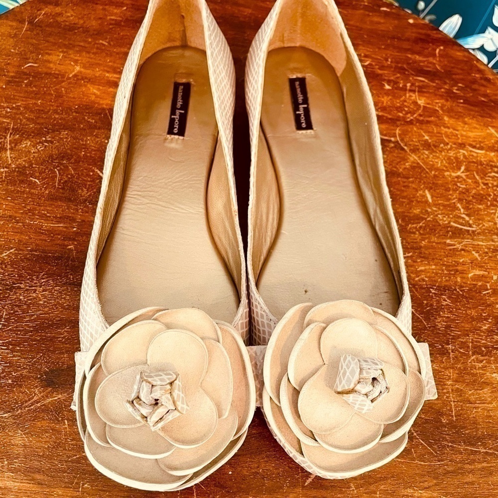 nanette lepore Light Tan Flower and Snake Skin Flats​​​​​​​​​​​​​​​​​